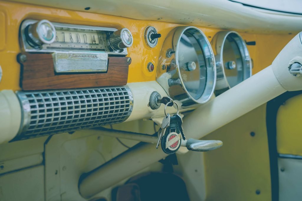 Llaves en contacto de un coche que no arranca